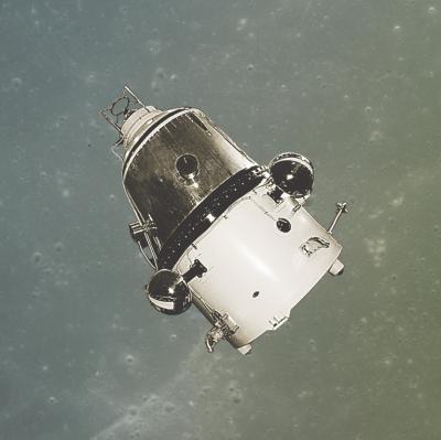 Аппарат «Луна-10» и выведенный ею на окололунную орбиту первый искусственный спутник Луны