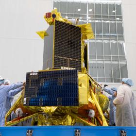 Установка автоматической станции «Луна-25» на рабочее место на космодроме Восточный. Фото Космического центра «Восточный» (ЦЭНКИ)