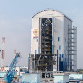 Вывоз ракеты «Союз-2.1б» с автоматической станцией «Луна-25» на стартовый комплекс космодрома Восточный. Фото Космического центра «Восточный» (ЦЭНКИ)