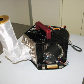 Лётный образец спектрометра ФЕБУС миссии к Меркурию «БепиКоломбо» (ESA-JAXA). Бленда российского узла наведения защищена тепловой изоляцией. Фото ИКИ РАН