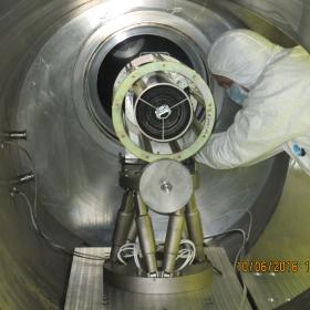 Испытания зеркальной системы в комплекте в рентгеновским детектором телескопа ART-XC им. М.Н. Павлинского в ИКИ РАН. Июнь 2016 г. Фото ИКИ РАН