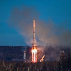 Пуск ракеты-носителя «Союз-2.1б» с разгонным блоком «Фрегат», космическими аппаратами «Ионосфера-М» № 1 и № 2 и 53 попутными малыми космическими аппаратами 5 ноября 2024 в 02:18:40 с космодрома Восточный. Фотография ГК «Роскосмос»