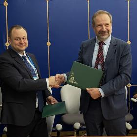 Подписание соглашения о проведении пилотного проекта по оценке возможностей использования данных с космического аппарата (КА) «Зоркий-2М» для решения научных задач между ИКИ РАН и Sitronics Space 11 ноября 2024 г. Фотография: А. Богач, ИКИ РАН