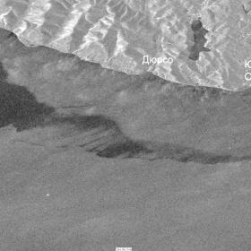 Проявление нефтяного пятна на РЛИ SAR-C Sentinel-1C от 29 августа 2025 г.